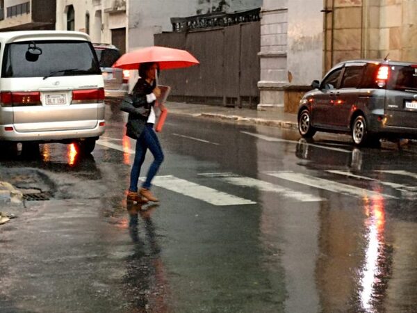 Martes con lluvias en varios puntos del país