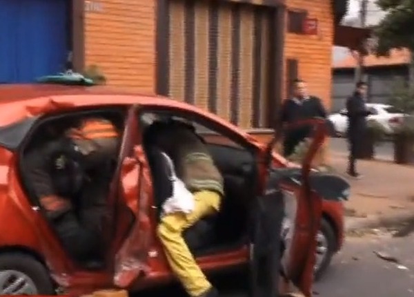 Diario HOY | Tres heridos tras accidente entre un bus y un Bolt