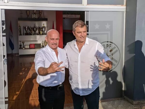 Hinchas amenazan con manifestarse si Cardona no mueve fichas