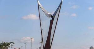 La Nación / Un monumento al arpa paraguaya en la costanera de Asunción