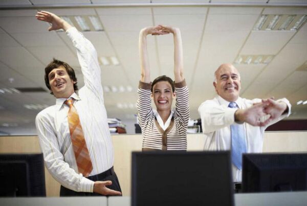 Beneficios de implementar las pausas activas en la oficina