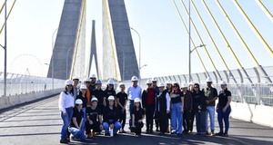 Estudiantes de Arquitectura visitan obras del Puente de la Integración construido por ITAIPU