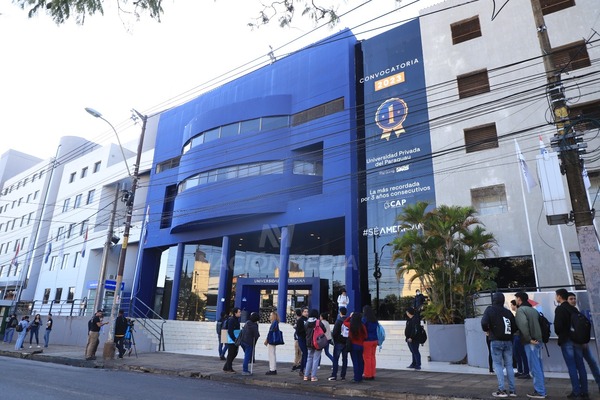 Universitario que amenazó con tiroteo salió de alta y está bajo custodia policial - Radio Imperio