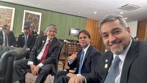 Presidente participa de reunión de líderes sudamericanos en Brasilia