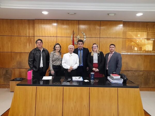 Exjuez Blas Imas explica controvertida foto luego de un juicio oral - Nacionales - ABC Color
