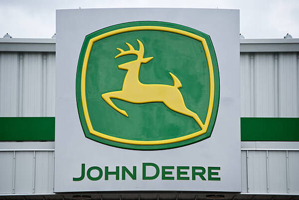 John Deere gana 4.819 millones de d贸lares, un 61% m谩s, en su primer semestre fiscal - Revista PLUS