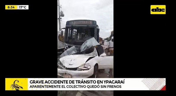 Bus queda sin frenos y provoca múltiple choque en Ypacaraí