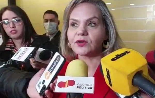 Lilian Samaniego ratifica intención de buscar la presidencia del Senado