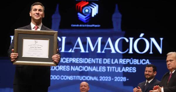 La Nación / Santiago Peña llama a construir “una sociedad próspera y con justicia social”