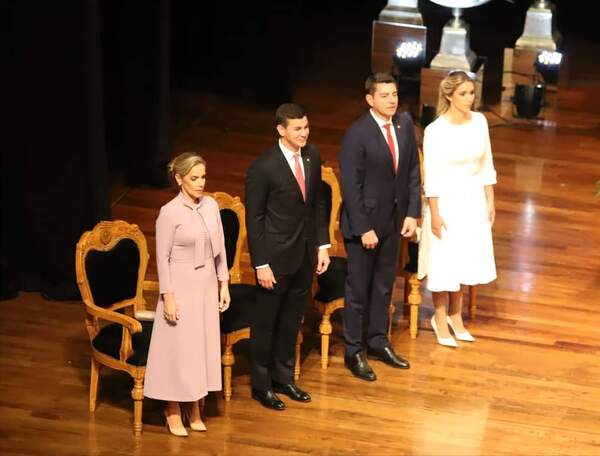 Acto de proclamación y entrega de títulos tuvo lugar en la sede del BCP - Radio Imperio