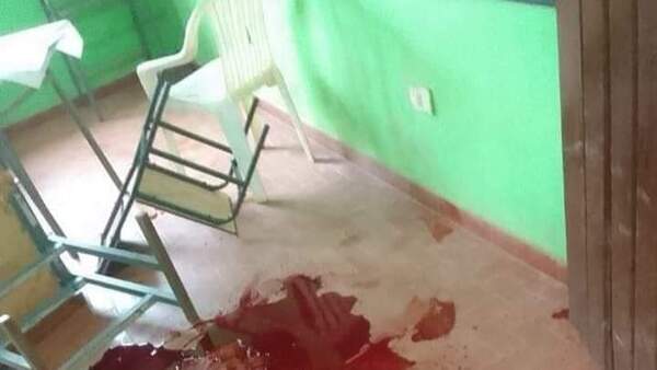 Alumno llegó a la escuela y mató a puñaladas a profesora en Colonia Independencia