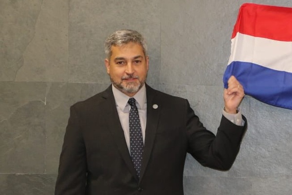 Senador advierte que Mario Abdo planea su reelección presidencial