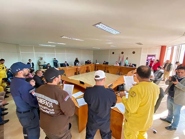 Cuerpos de Bomberos de Hernandarias reconocen no cumplir requisitos legales para acceder a desembolsos municipales | DIARIO PRIMERA PLANA