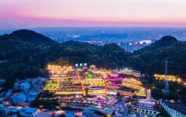 El restaurante más grande del mundo tiene más de 900 mesas y recibe a más de 6000 comensales por día