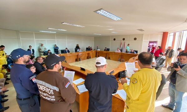 Bomberos no están en reglas para recibir desembolsos y no rinden cuentas, asegura intendente