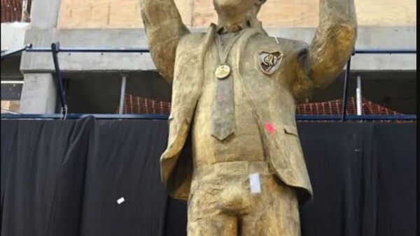 Estatua de Gallardo: “El bulto es un atributo suyo, algunos dicen que debería ser más grande”