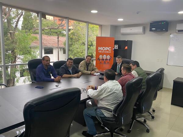 Diario HOY | Transportistas analizan renunciar al subsidio, pero esperan que el Gobierno se ponga al día