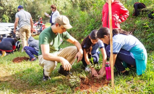Arborización para conservación de una naciente de agua en Mallorquín