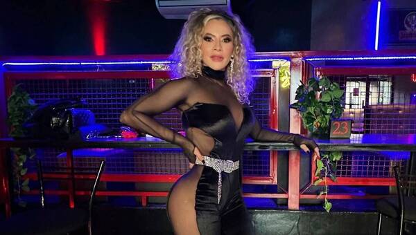 ¡Mirá el enterizo que se mandó la mamá de cantante!