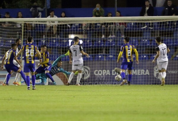 Versus / Tacuary derrota a Luqueño y toma aire en el campeonato