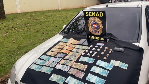 Detienen a un hombre con cocaína, crack, dólares y reales