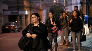 Pasajeros en constante peligro por colectivos en mal estado y reguladas