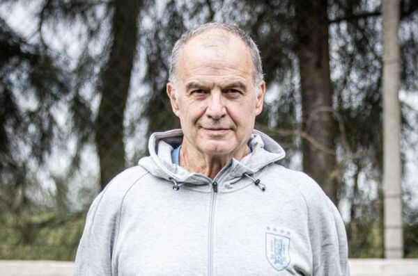 Diario HOY | Uruguay ya explota el estreno de Marcelo Bielsa
