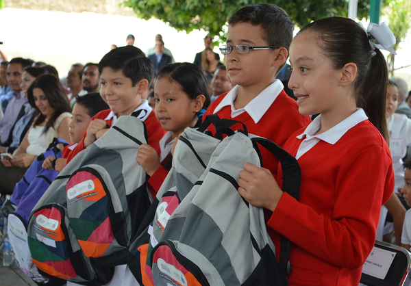 Revisión de mochilas en los colegios, el plan A del MEC tras el crimen de una maestra - Oasis FM 94.3