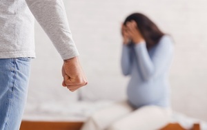 Diario HOY | Piden prisión para hombre que pegó y obligó a su pareja embarazada a abortar