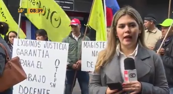Manifestación de docentes frente al MEC: ''Estamos expuestos, no tenemos seguridad'' - C9N