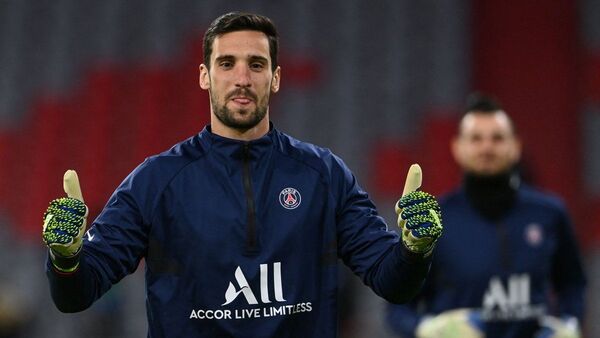 Sergio Rico sigue estable, sedado y con vigilancia estrecha
