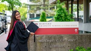 Se graduó en Harvard: “Paraguay es muy chico para vos, mi hija”