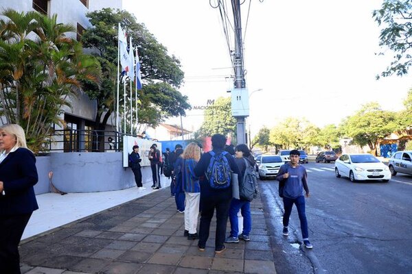 Tras conmoción por asesinato de directora, ordenan recluir a universitario en psiquiátrico