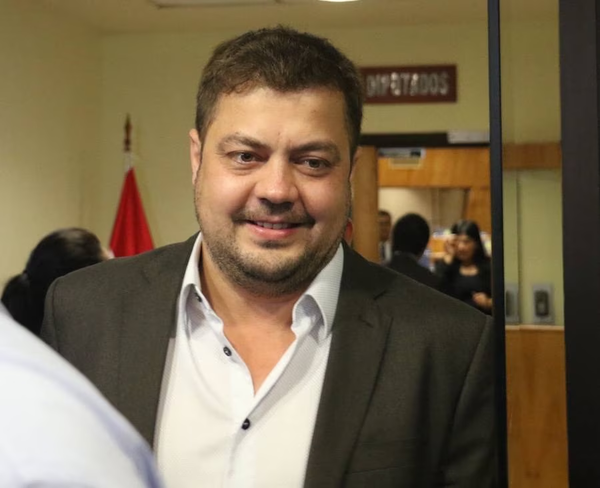Colyn Soroka va por una bancada independiente en el Senado