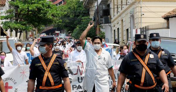 La Nación / Médicos rurales exigen cobrar salarios desde abril