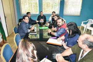 MINISTERIO DE SALUD Y AUTORIDADES ANALIZAN SITUACIÓN DE LAS USF DE CAMBYRETÁ