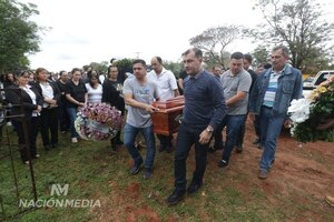 Diario HOY | Multitud acompaña el último adiós a directora asesinada en Colonia Independencia