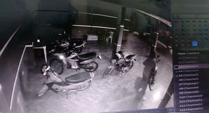 Hurtan tres motos de inquilinato