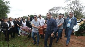 Multitud acompañó el último adiós a directora asesinada en Colonia Independencia - Radio Imperio