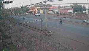 [VIDEO] ¡Imprudencia! Sin mirar cruzó la ruta y causó la muerte de un joven