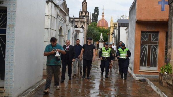 Desalojan a albañil denunciado por profanación de tumbas