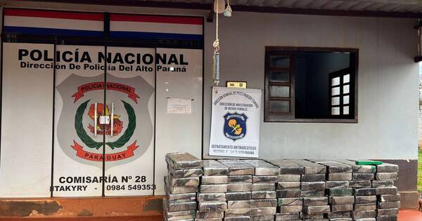 La Nación / Itakyry: policías fueron repelidos por nativos armados con machetes al incautar droga