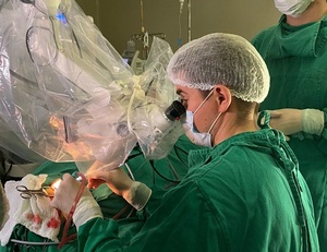 Realizan implante coclear a paciente con sordera progresiva en el Hospital de Clínicas de la FCM UNA