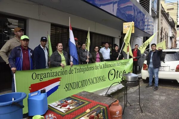 Educación: suman 17 las amenazas a escuelas y colegios en 2023. Mochilas transparentes no son solución, afirman - Nacionales - ABC Color