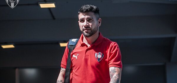 Versus / Gabriel Báez renovó con Cerro Porteño por una temporada más