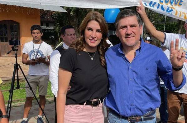 Rossana Beltrán compartió una foto con Blas Llano y con dedicatoria