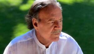 Julio Iglesias sale a decir que está de re-chupete