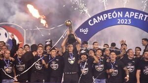 Los pasitos prohibidos de Roque y Tacuara Cardozo