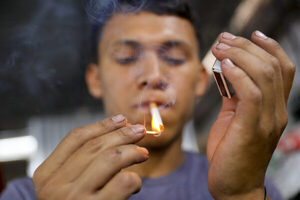 El cigarrillo causa más de 500 muertes al año en Honduras, donde 60% de población es fumadora - MarketData