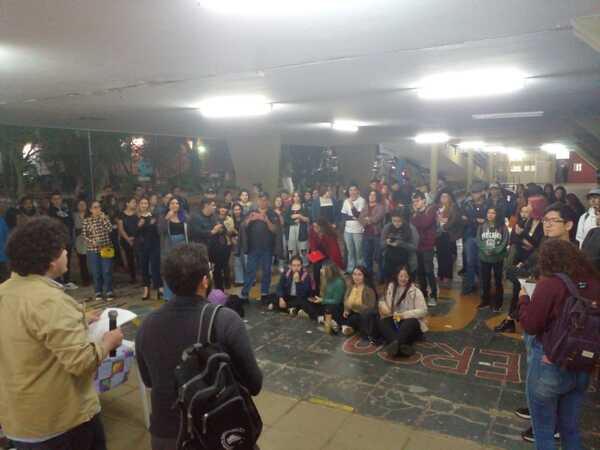 Asamblea destituye al TEI en víspera de elecciones en Filosofía - C9N